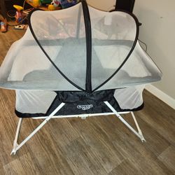 Cosco Kids Portable Bassinet – Barely Used, Excellent Condition!