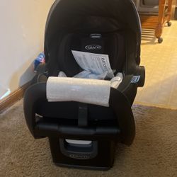 Brand New Graco Car Seat Snug ride Snug fit 35 Elite DLX  For Boy