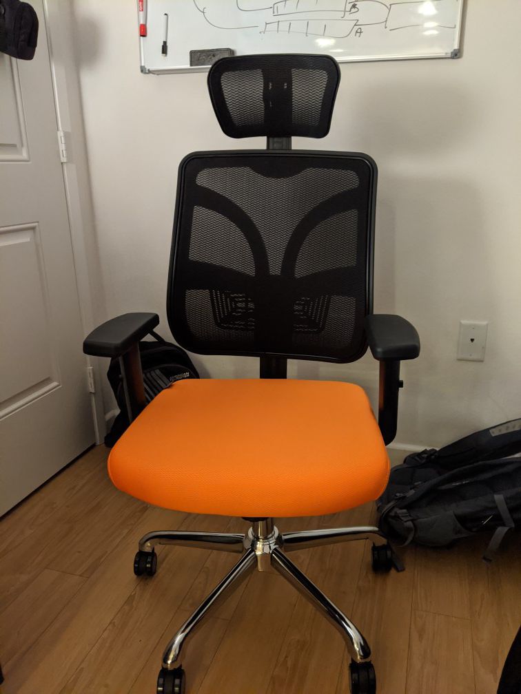 Hourseat ergonomic chair. Brand new unused