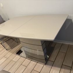 Table For Sale / Chairs $5 Extra