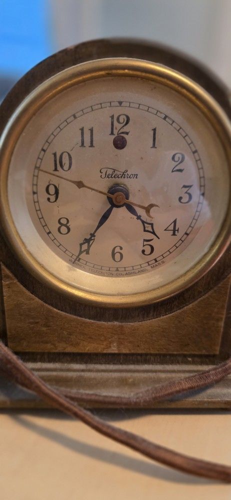 Vintage retro antique TELECHRON MOTORED CLOCK Working