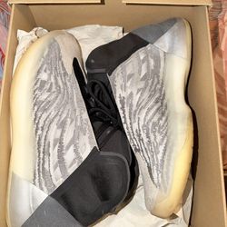 Yeezy Qntm
