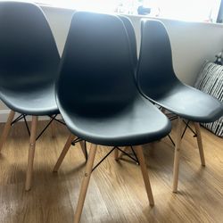 4 Dining Chairs 