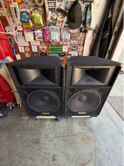 Pair of Yamaha S115IV 15" Club Series PA Speakers – 1000W Peak / 8 Ohms (Made in USA)