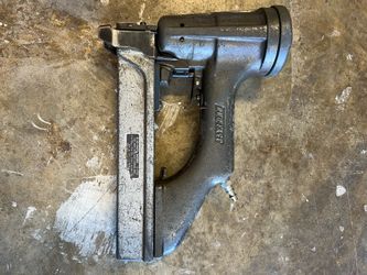 Duo Fast air staple gun and staples