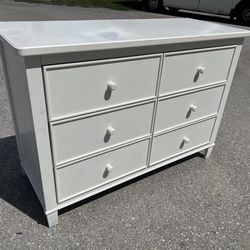 Delivery Available! Modern White Wooden 6 Drawer Bedroom Storage Dresser Chest! Drawers all work great! Top has some cosmetic wear.  48x19x34in