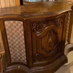 Mid-Century Magnavox Stereo Console – AM/FM & Record Player