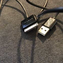 Dynex 30 Pin Charger For iPhones And iPods / For Older iPhones And iPods 