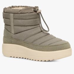 UGG SIZE 8 WOMEN 