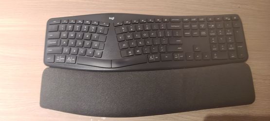Logitech Ergo K860 Split Keyboard - used to good condition.