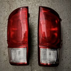 3rd GenTacoma Tail Lights Fits 2016 -2023  ! 😃👍