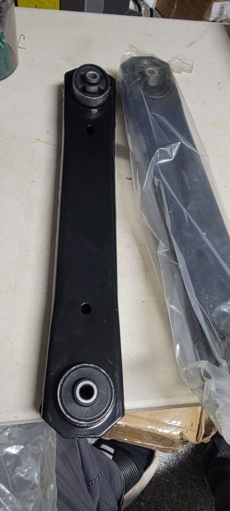 1999--2004 Jeep Grand Cherokee 2  rear lower control arms