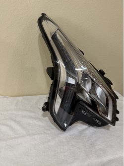 2019 cadillac xts headlight
