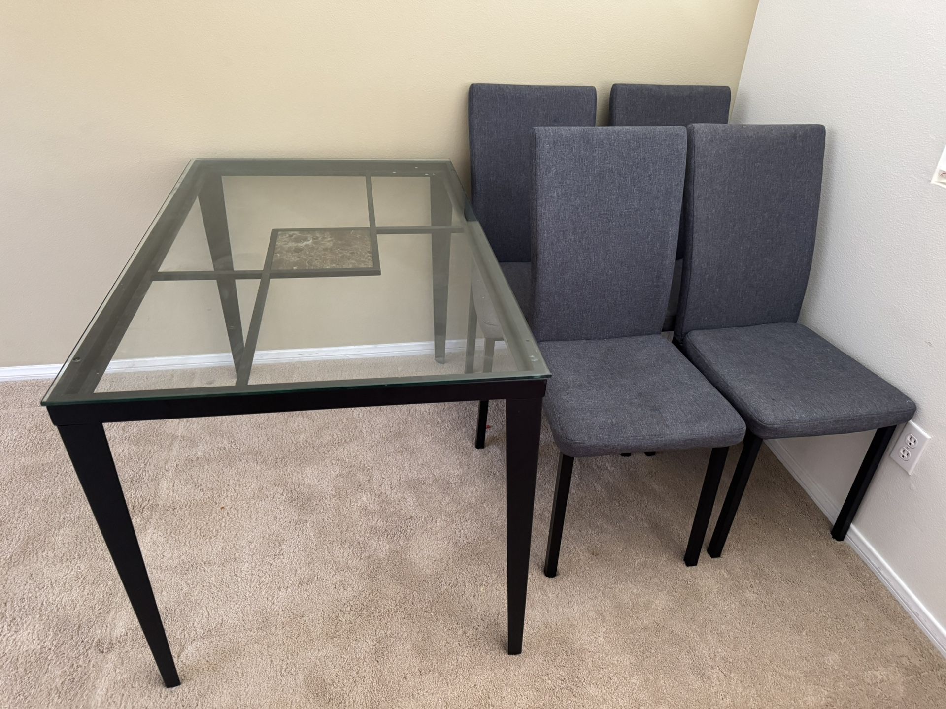 Dining Table + Chairs 