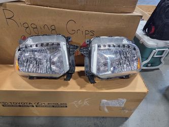 Toyota Genuine Parts Headlight Assembly Pair