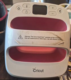 Cricut heat press with base and bag