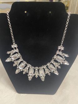 Northern Clover Crystal Necklace and Earrings (New)