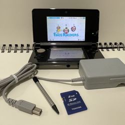 Nintendo 3DS – Cosmo Black - Charger & Stylus – Tested – Good Condition - Toshiba SD 2 GB Card 