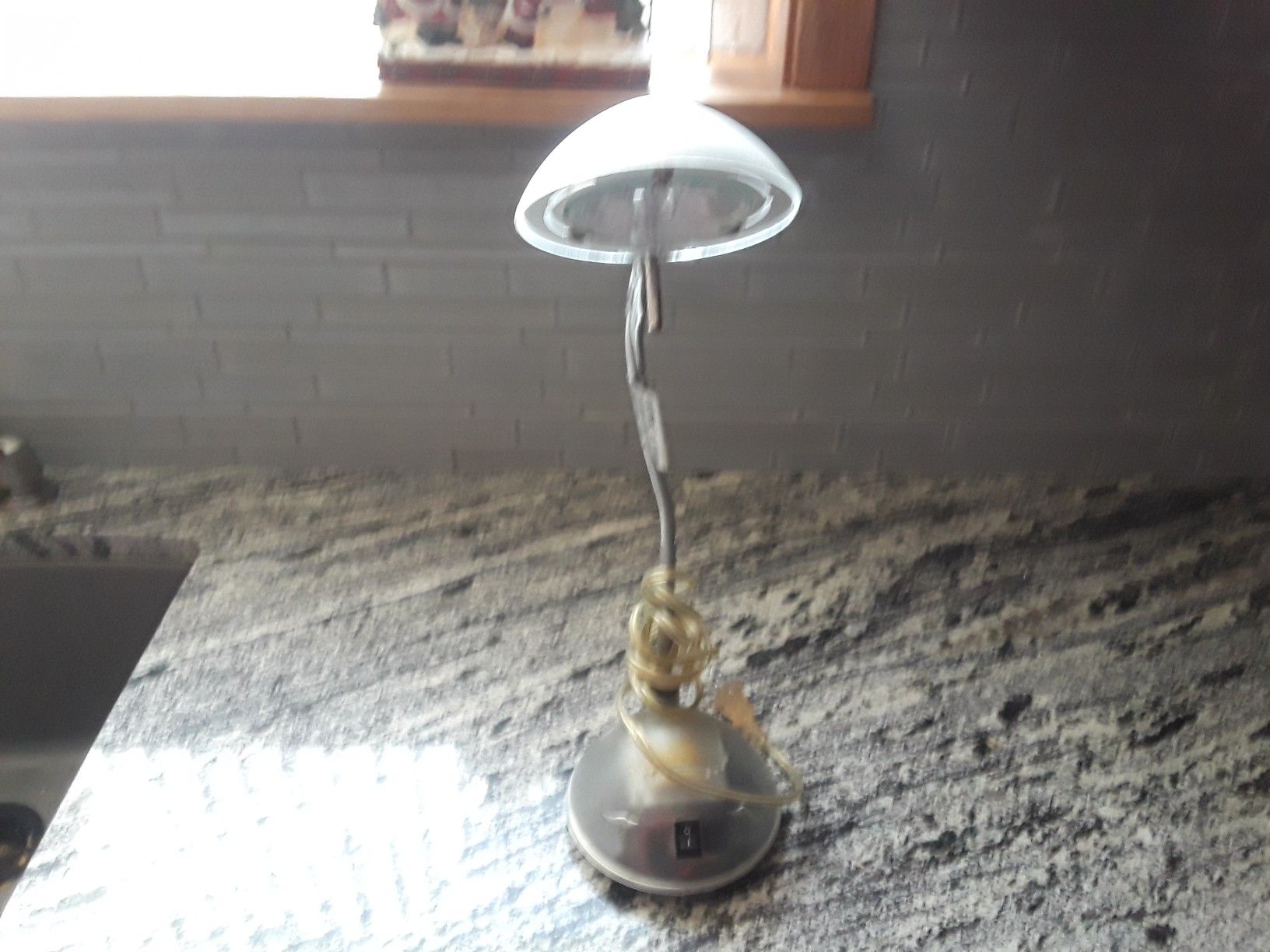 Halogen desk lamp