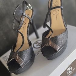 Heels Size 8. New.   $10