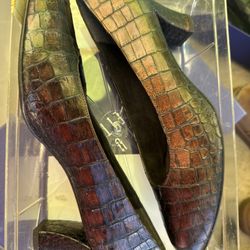 STUART WEITZMAN "Tilting" Brown Leather Croc Embossed Pumps Wm Sz 8 M. Spain