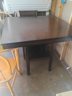 Table with 4 chairs