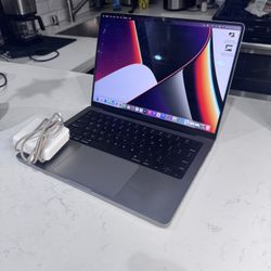 MacBook Pro 14-inch (2021, M1 Pro) – 16 GB RAM / 500 GB SSD