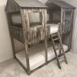 MATRESS BOUGHT FROM WAYFAIR FOR 809$ SELLING CHEAP DISCOUNT, NOT THAT MUCH ISED, MATTRESSES INCLUDED TWIN OVER TWIN, MESSAGE ME FOR QUESTIONS, 