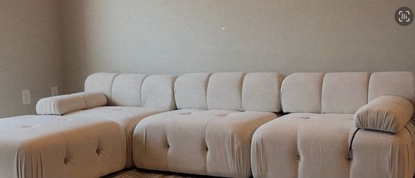 BRAND NEW MODERN SECTIONAL
