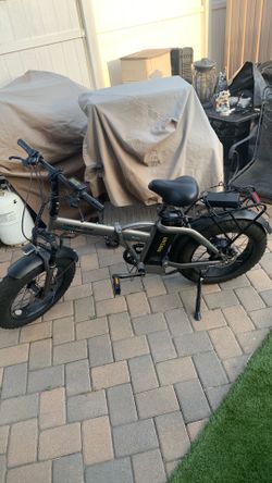 20 “ electric 750 watts fat tire bike  with Charger working