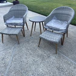 Brand New 5 Piece Patio Chair Set, Retails For Over $500