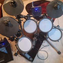 Simmons Elecrtic Drumset W/ Seat & Amplifier