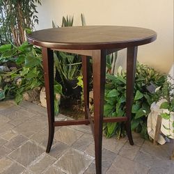 Table, 42" x 36 round