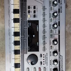 Roland MC-303 Groovebox