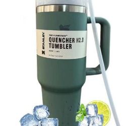 Stanley Sishale Insulated Tumbler with a capacity of 40 ounces.