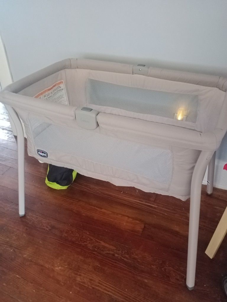 $25 Chicco Easy Fold Baby Bassinet