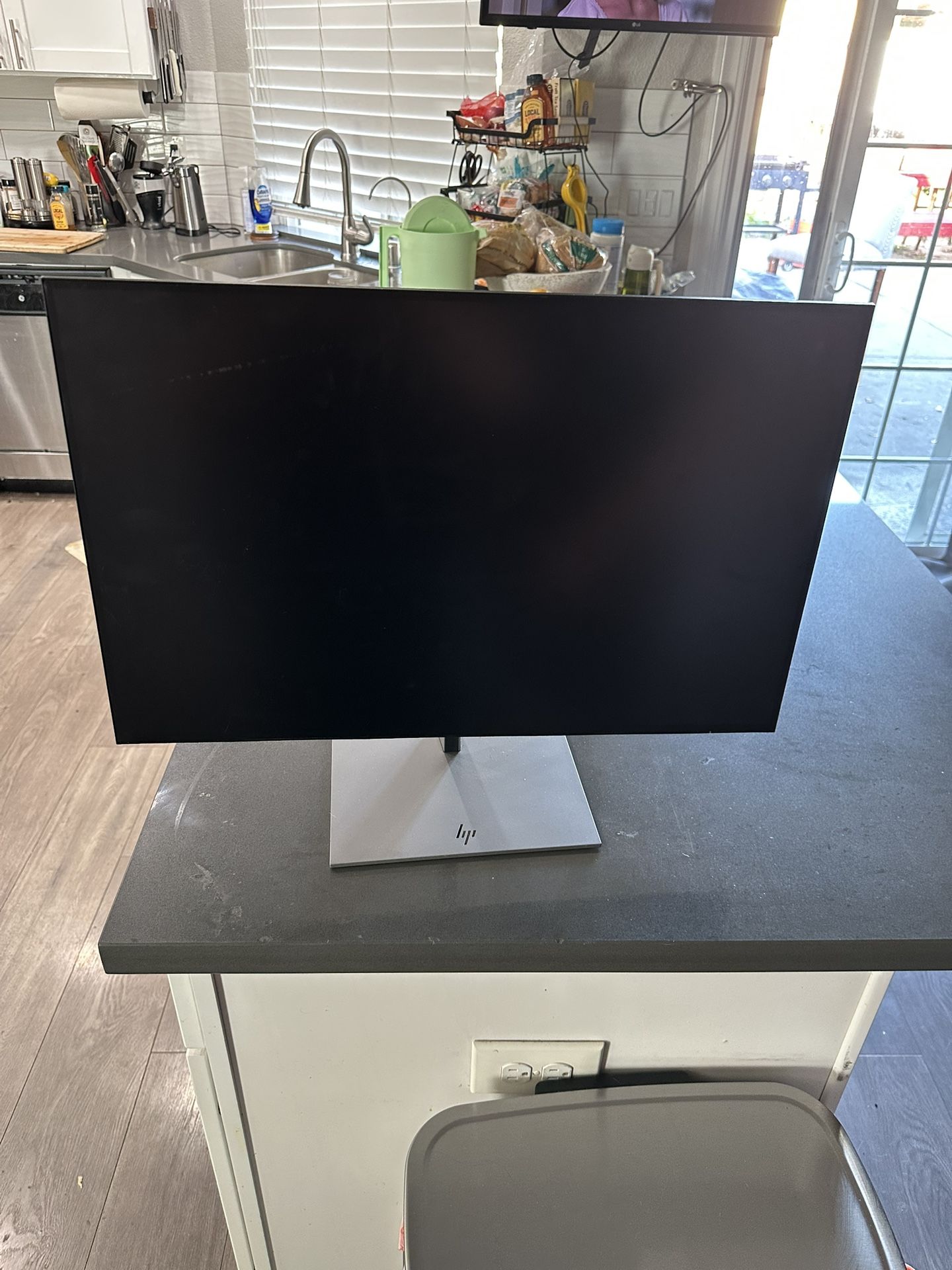 1 HP Monitor For Sale! HP Z24u G3 24” WUXGA USB-C