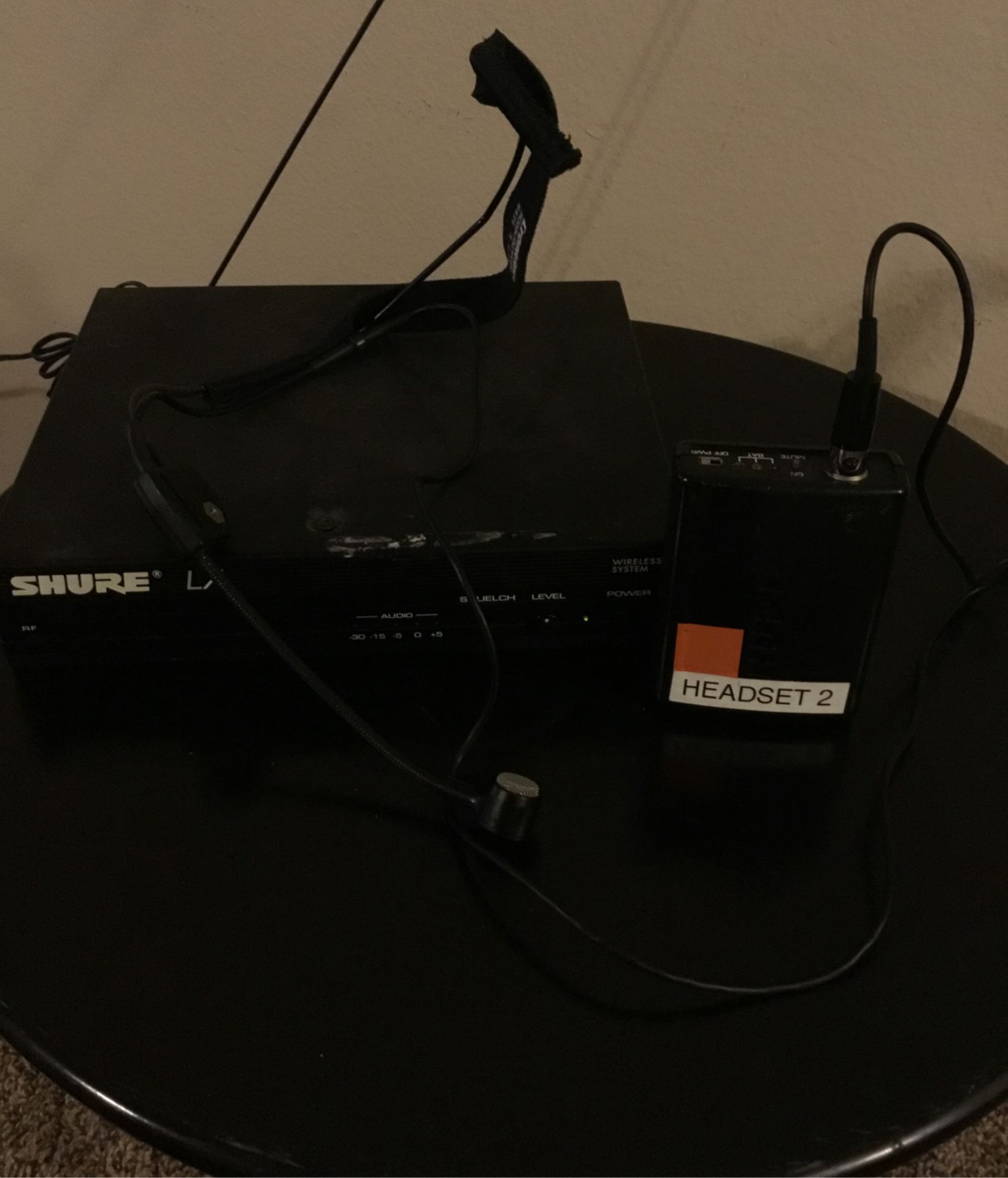 Shure LX3-CU+Shure Body-pack LX1-CU 209.000 MHz and headset Shure WH20