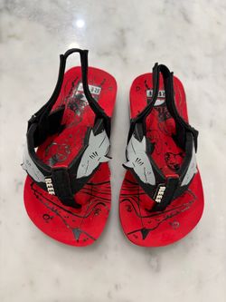 NEW Reef Kids Shark Sandals size 3/4