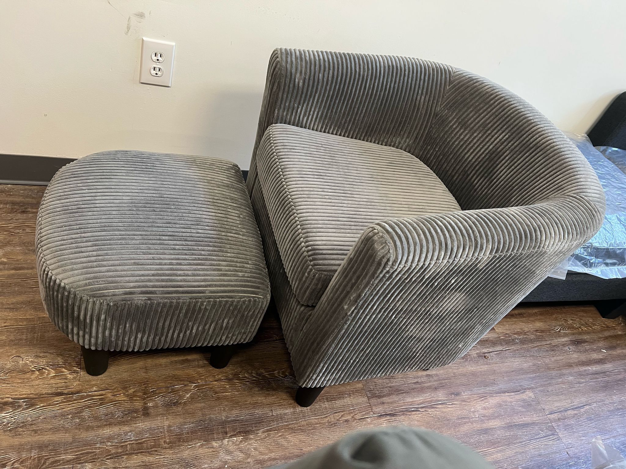 Accent Chair with Ottoman, Corduroy Upholstered Living Room Chair with Ottoman, Single Reading Sofa Chair for Bedroom Comfy Round Barrel Accent Armcha