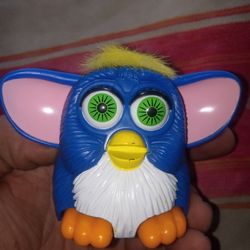 VTG 1997 FURBY Mc D's happy meal tou