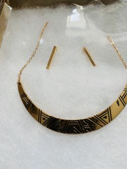 Nice Egyptian look gold plated necklace and earrings set