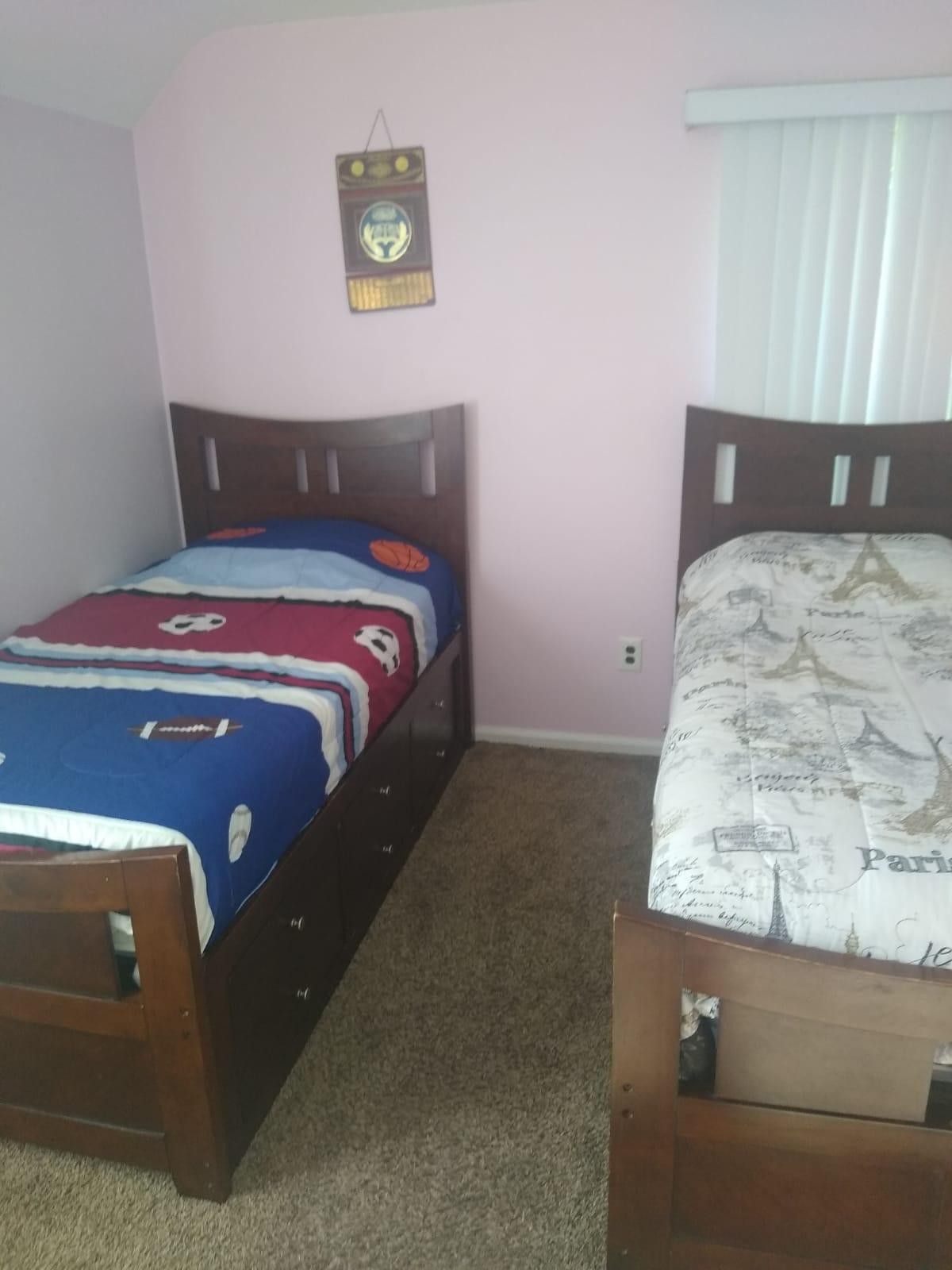 Twin bed set and dresser 2 beds twins