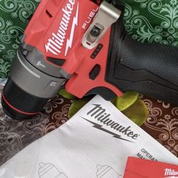 MILWAUKEE M12 FUEL 12-VOLT LITHIUM ION  BRUSHLESS  CORDLESS  GEN-4  1/2 IN HAMMER DRILL  (TOOL ONLY)