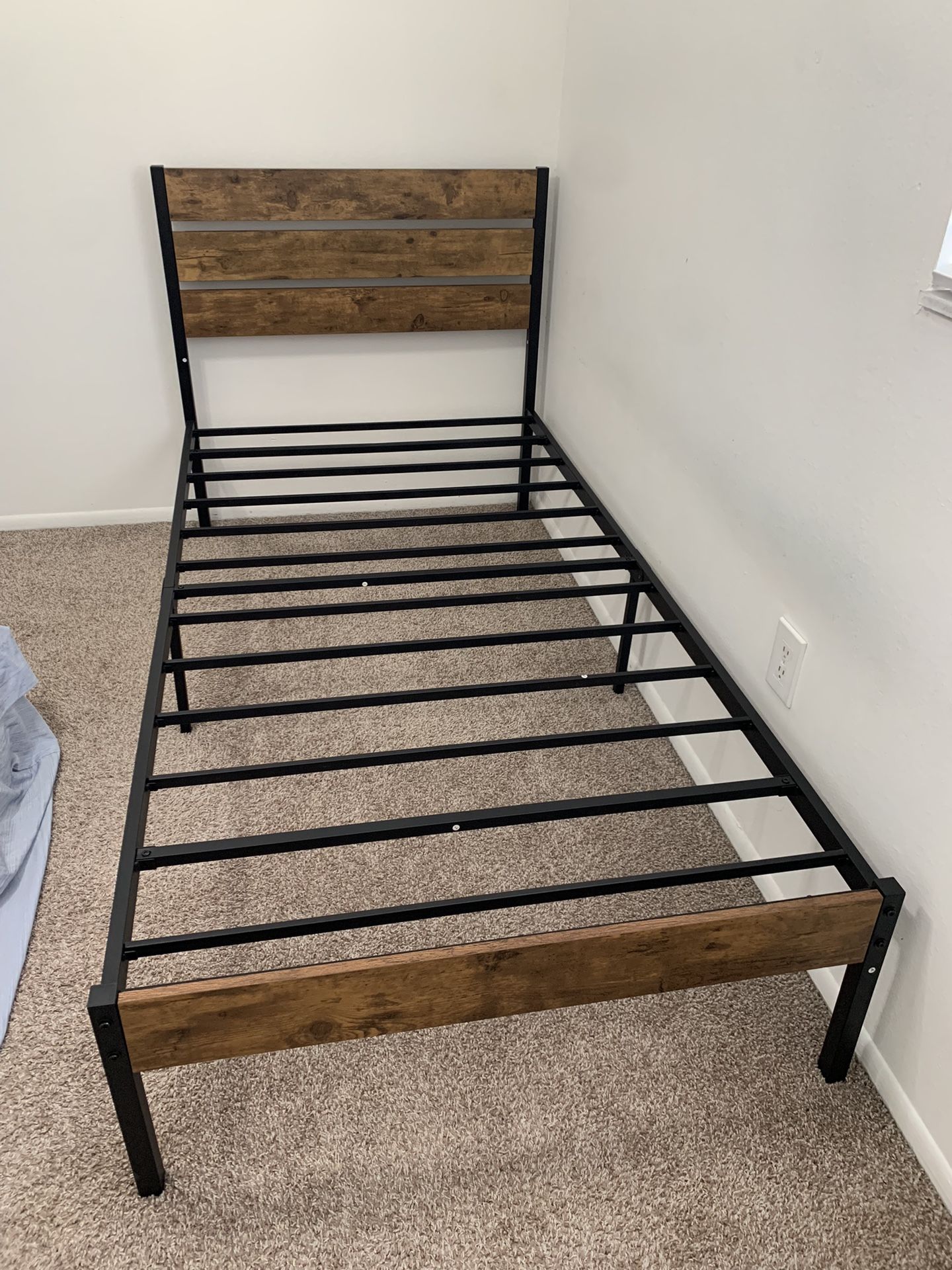 VECELO Platform Twin Bed Frame