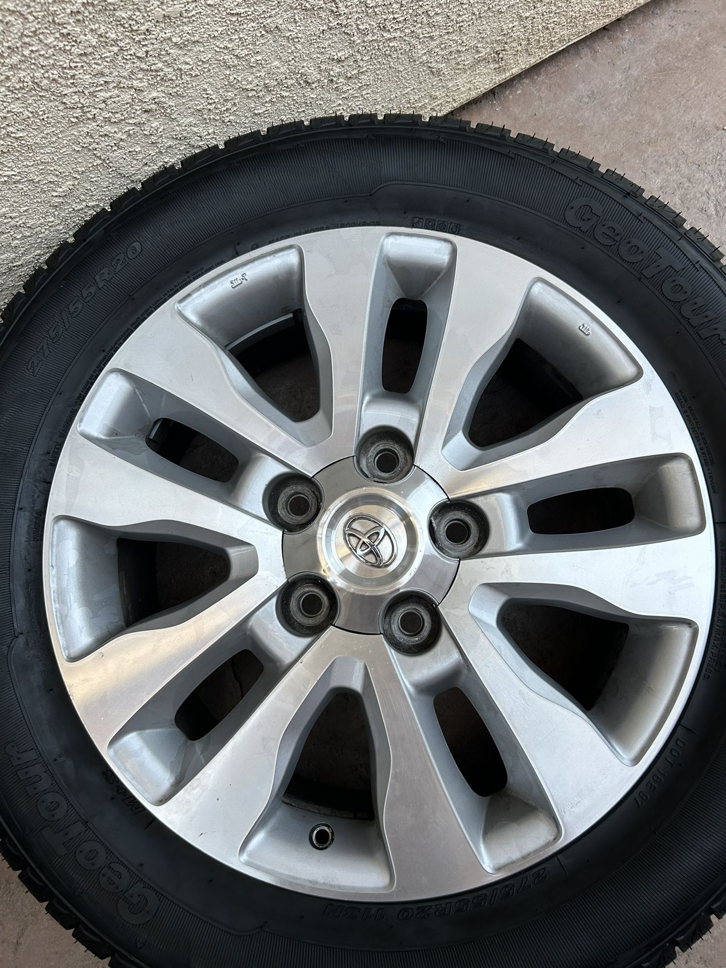 Toyota sequoia OEM Platinum 20inch Wheels