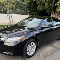 Toyota Camry Hybrid 2009 - Pristine Condition & Low Mileage