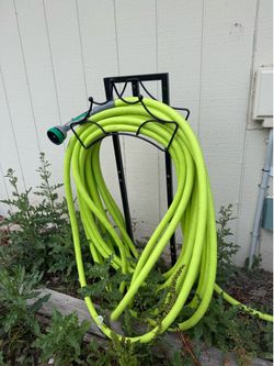 100 foot flexilla garden hose 5/8. Barely used