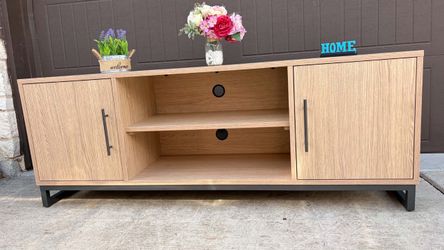 Modern TV Stand with Cabinet Storage