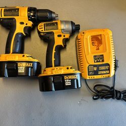 DEWALT DRILL 18V Cordless - 2 Batteries/Charger